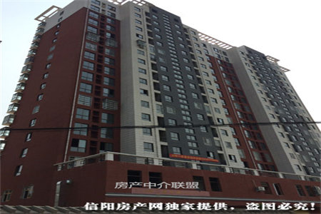 海岱北苑二楼105平三室精装带车库85万可按揭